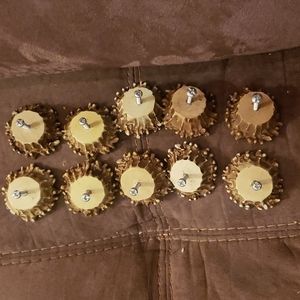 10 fo antler knobs.